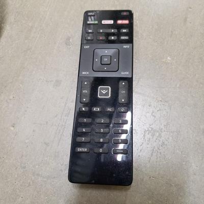 Vizio 32" TV W/Remote & Magnavox DVD Player W/Remote (1020FL-KD)