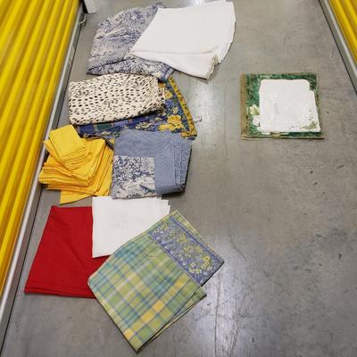 Linen/Cotton Tablecloths, Napkins. and Runner (2058F-KD)