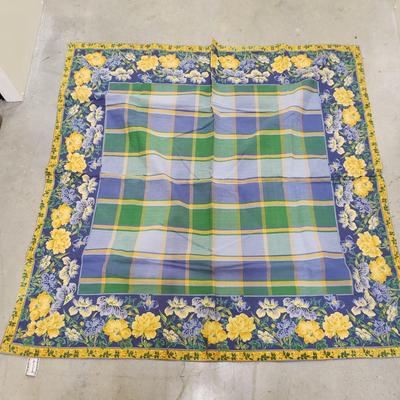 Linen/Cotton Tablecloths, Napkins. and Runner (2058F-KD)