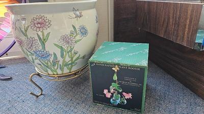 Planter pot with stand and plant rooter