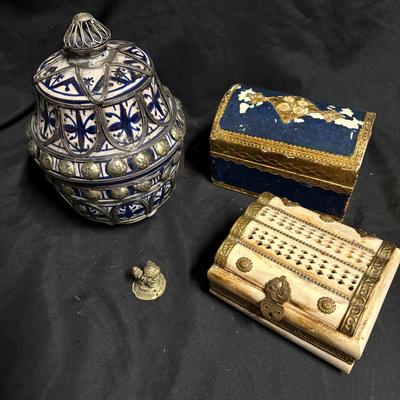 Decorative Boxes, Jar & Figurine (1020FR-ES)