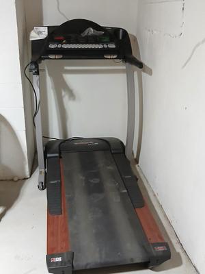 Nice pro-form 860 Quiet treadmill Spacesaver! Working condition