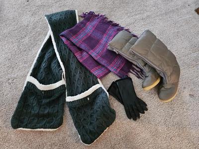 Women's winter boots with gloves & scarves