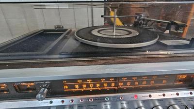 Zenith IS-4081 turntable 8 track am/fm stereo unit