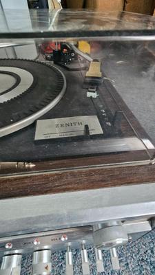 Zenith IS-4081 turntable 8 track am/fm stereo unit