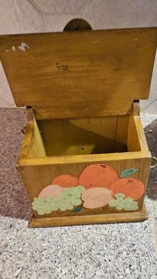 Glass serving plates, salt and pepper shakers, pampered chef food chopper, Knife set