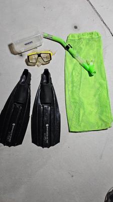 Scuba diving gear