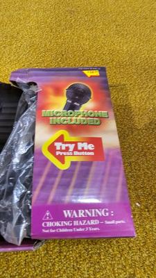 Working battery operated 37 key keyboard new in box
