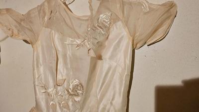 Vintage wedding dress with gloves and veil