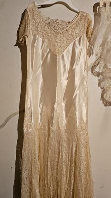 Vintage wedding dress with gloves and veil