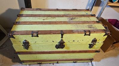 Antique Wood trunk with inside tray