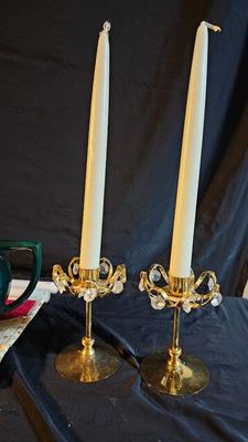 Hall tea pot with pillar candles and brass butterfly