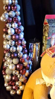 Christmas Decorations - Gingerbread - snowman / penguin tic-tac toe game, silver bow decorations and more