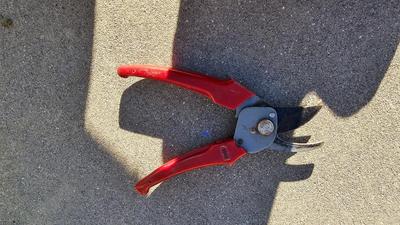 Small garden tools - Fiskars loppers - rakes and more