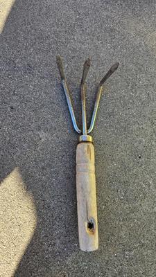 Small garden tools - Fiskars loppers - rakes and more