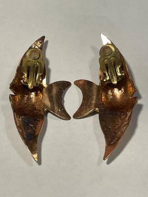 Vintage Preowned Hardly Worn 2.5" Tall Copper/Brass Hand Made Clip-on Angel Fish Earrings in Very Good Condition as Pictured. FREE...