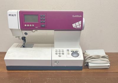 Quilt Style Pfaff Sewing Machine Model 2042
