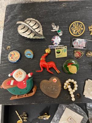 Tie tacks and hat pins