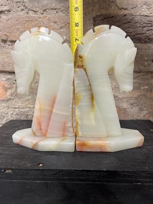 Jule plate and set of bookends