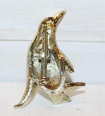 Vintage 1960's RUBY RED-EYED PENGUIN BROOCH (2" x 1¼") & Gold Tone Base