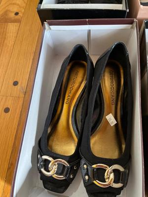 Women’s shoes sizes 6 up to 7 1/2