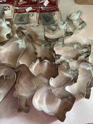 Cookie cutters and molds