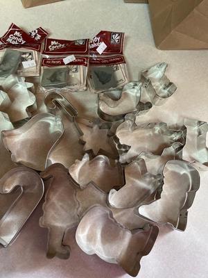 Cookie cutters and molds