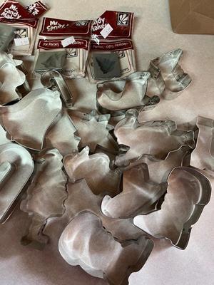 Sale Photo Thumbnail #253: 56 Hoose cookie cutters and molds