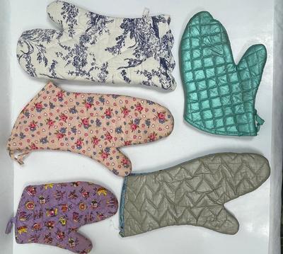 5 Vintage Oven Mits