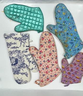 5 Vintage Oven Mits