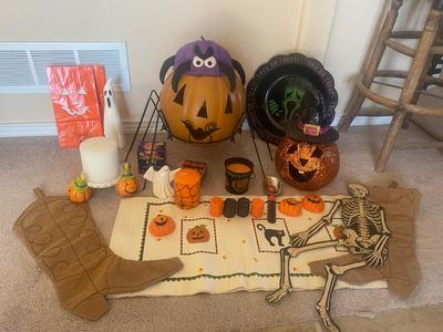 HALLOWEEN DECORATIONS