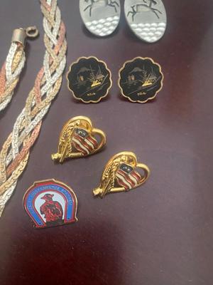 BEAUTIFUL SET WITH NECKLACE, BRACELET & EARRINGS ALONG WITH SOME EXTRAS