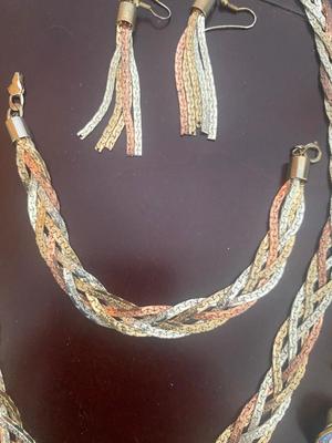 BEAUTIFUL SET WITH NECKLACE, BRACELET & EARRINGS ALONG WITH SOME EXTRAS