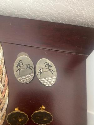 BEAUTIFUL SET WITH NECKLACE, BRACELET & EARRINGS ALONG WITH SOME EXTRAS