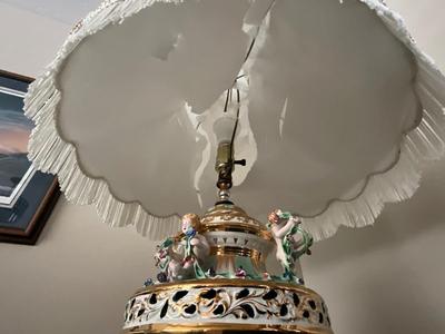 Vintage Porcelain Lamp Cherubs!