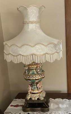 Vintage Porcelain Lamp Cherubs!