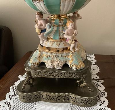 Vintage Porcelain Lamp Cherubs!