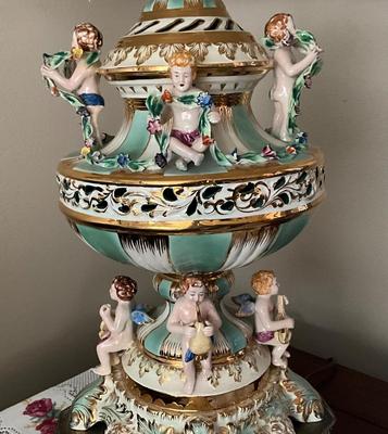 Vintage Porcelain Lamp Cherubs!