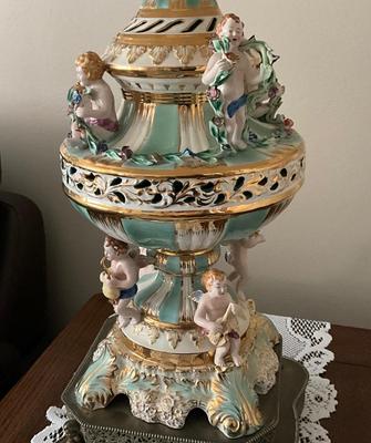 Vintage Porcelain Lamp Cherubs!