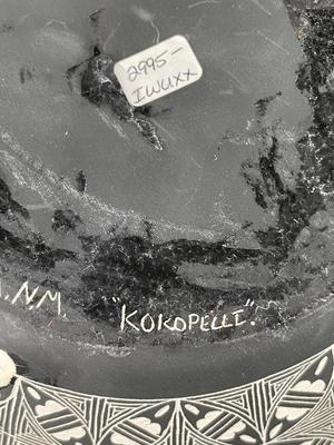 Vallo Kokopelli 11" high vase