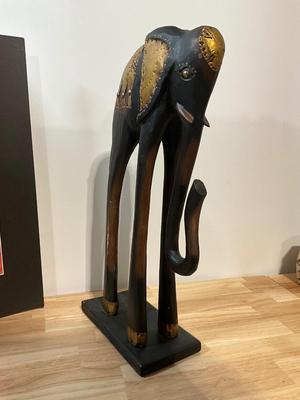 Elephant reprint and African statue