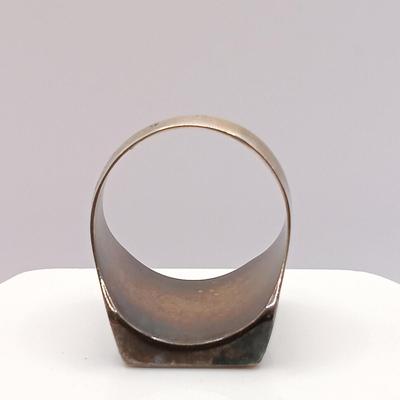 LOT 31: Vintage Men's 925 Sterling Silver Ring with Stone Inlay 11.8gtw Sz 10