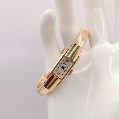 LOT 36: Geneve 750 18K Yellow Gold Hinged Bracelet Watch w/ Safety Chain 15.2gtw