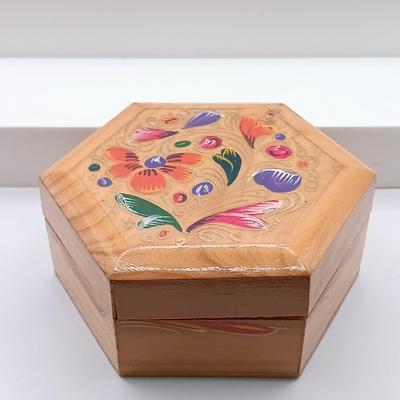 LOT 53: Vintage Vanity Collection - Ralph Lauren Polo Perfume Bottle, Metal Wire Coin Purses, Reed & Barton 706-S Pill Box & More