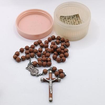 LOT 256: Biblia de Jerusalem 1972 with Religious Pendants, Rosaries & More