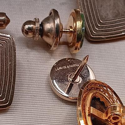 LOT 258: Vintage Men's Leather Toiletry Case w/ Destino 1/20 12K GF Cufflinks, Christian Dior Cufflinks, Solid Brass Belt Buckle...