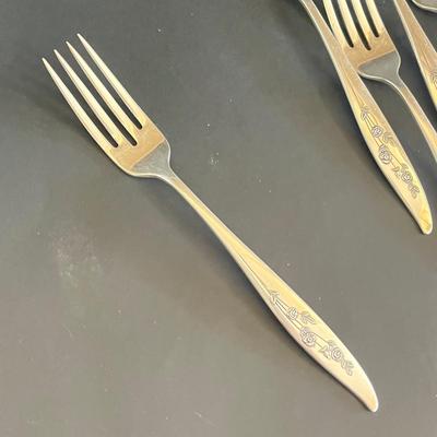 LOT 126K: Oneida Heirloom Sterling Silver "Young Love" Pattern Flatware set in Case - 2,228+ Grams