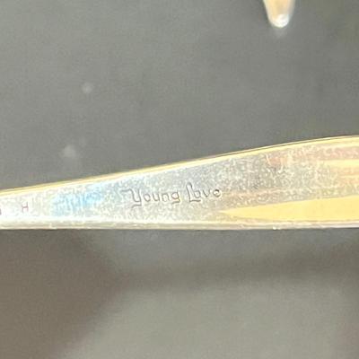 LOT 126K: Oneida Heirloom Sterling Silver "Young Love" Pattern Flatware set in Case - 2,228+ Grams