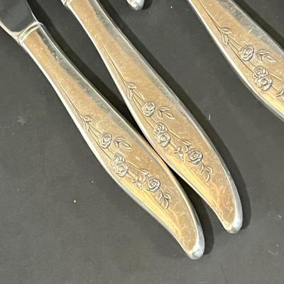 LOT 126K: Oneida Heirloom Sterling Silver "Young Love" Pattern Flatware set in Case - 2,228+ Grams