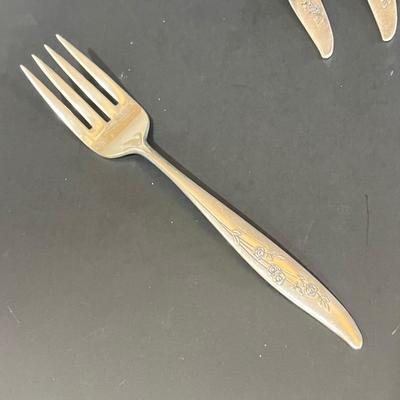 LOT 126K: Oneida Heirloom Sterling Silver "Young Love" Pattern Flatware set in Case - 2,228+ Grams